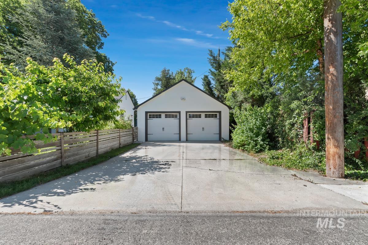 1405 S Allen