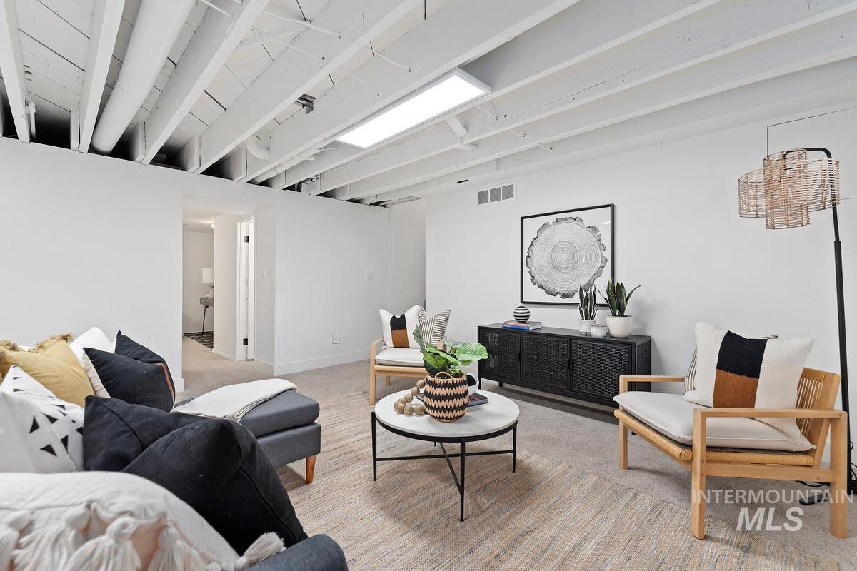 1405 S Allen
