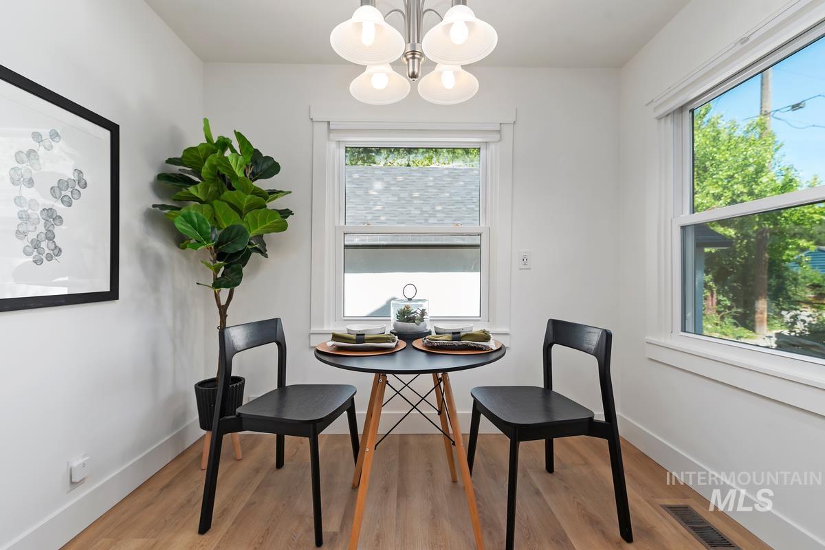 1405 S Allen