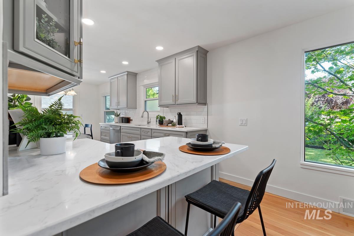 1405 S Allen