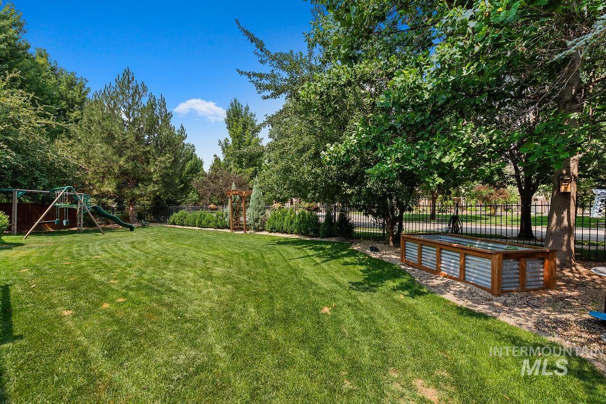 978 E Covey Run Court