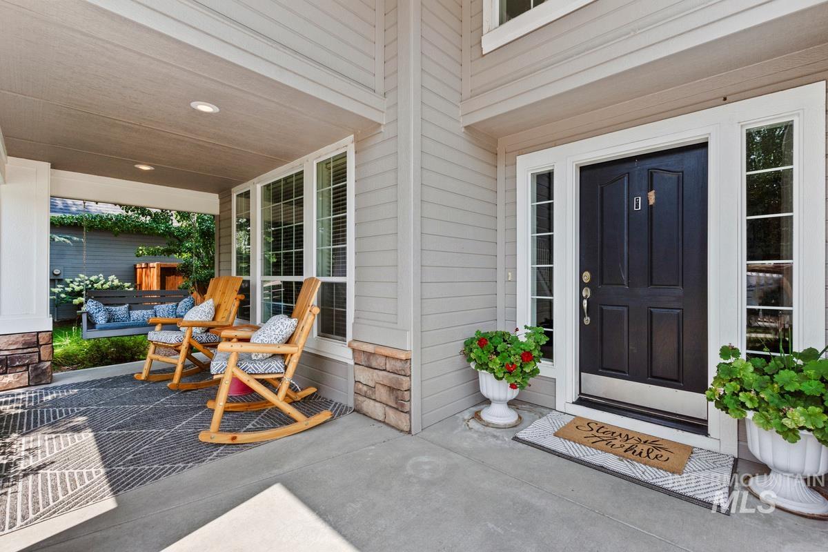 978 E Covey Run Court