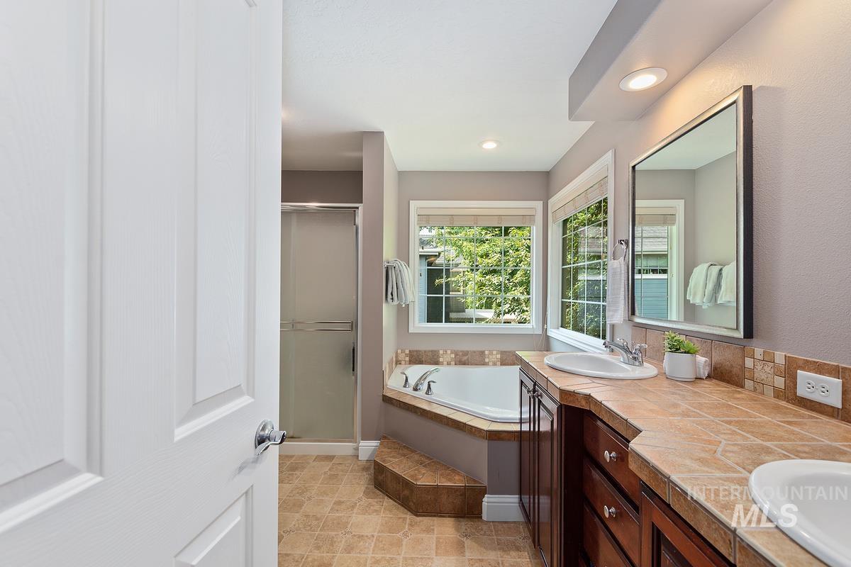 978 E Covey Run Court