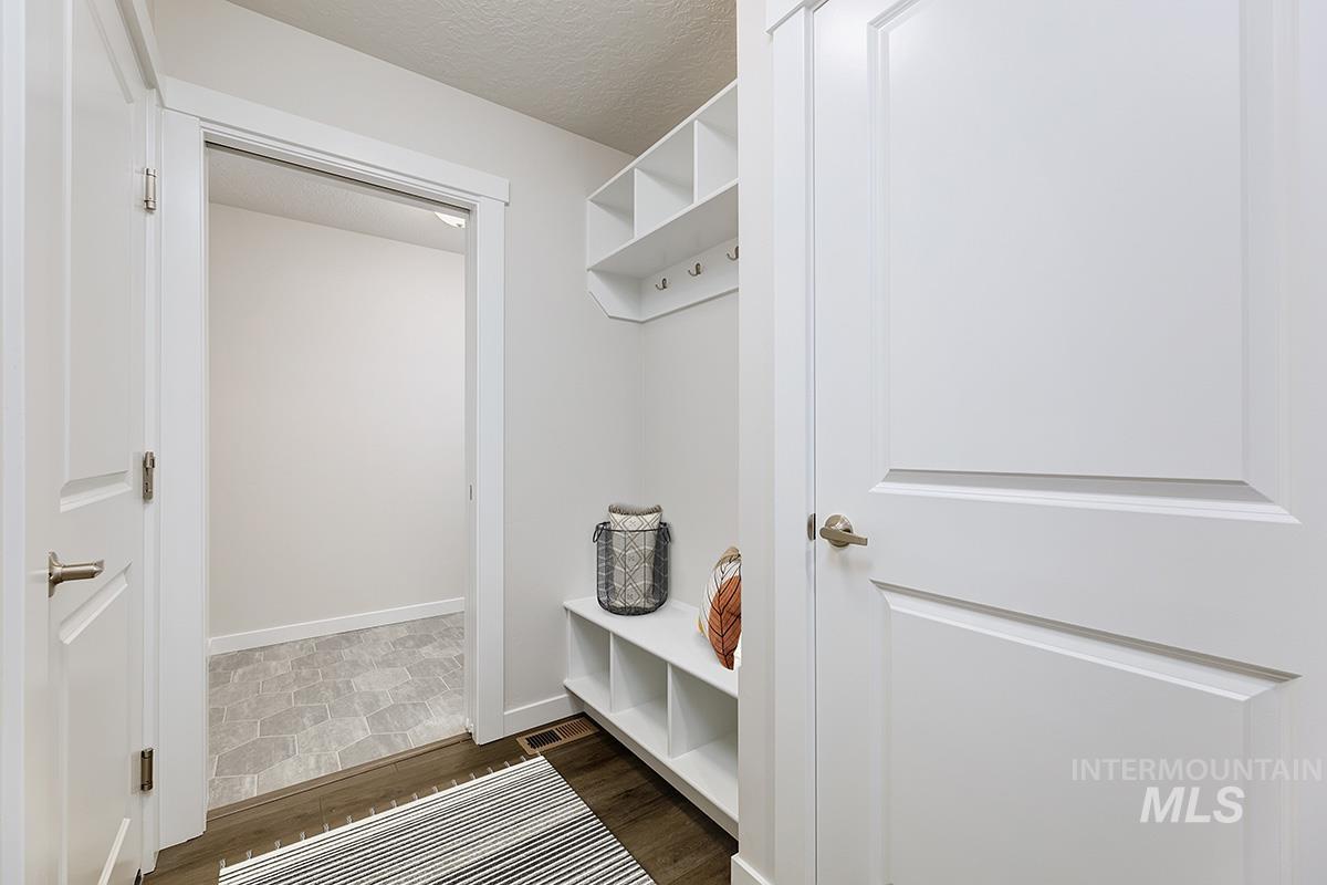 129 W Radiant Ridge