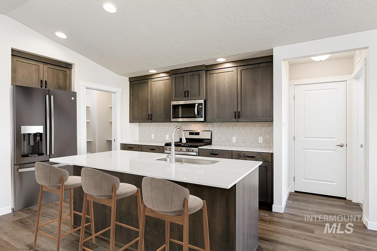 129 W Radiant Ridge
