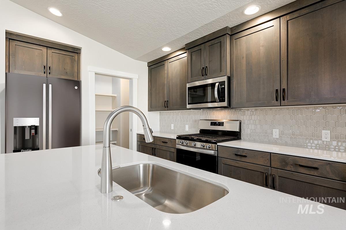 129 W Radiant Ridge