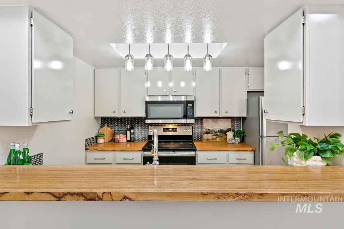 6233 W Morris Hill Rd.