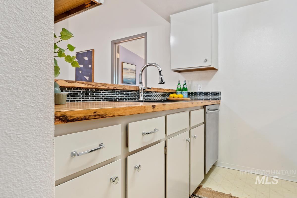 6233 W Morris Hill Rd.