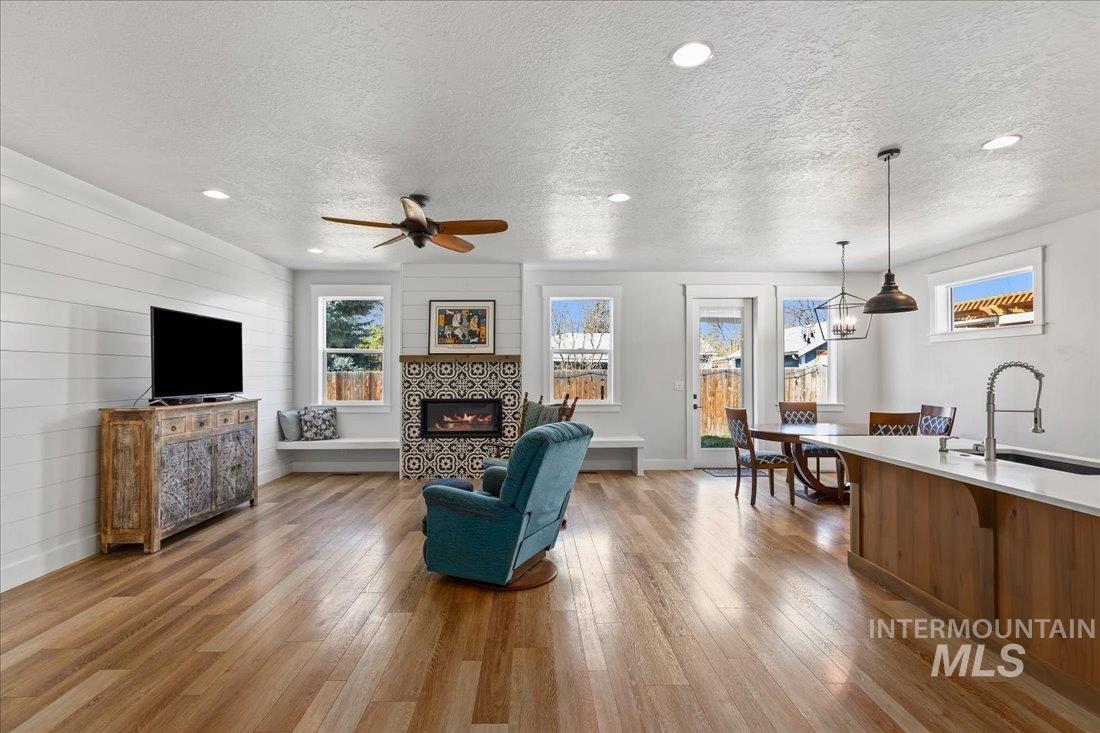 5034 W Alamosa St.