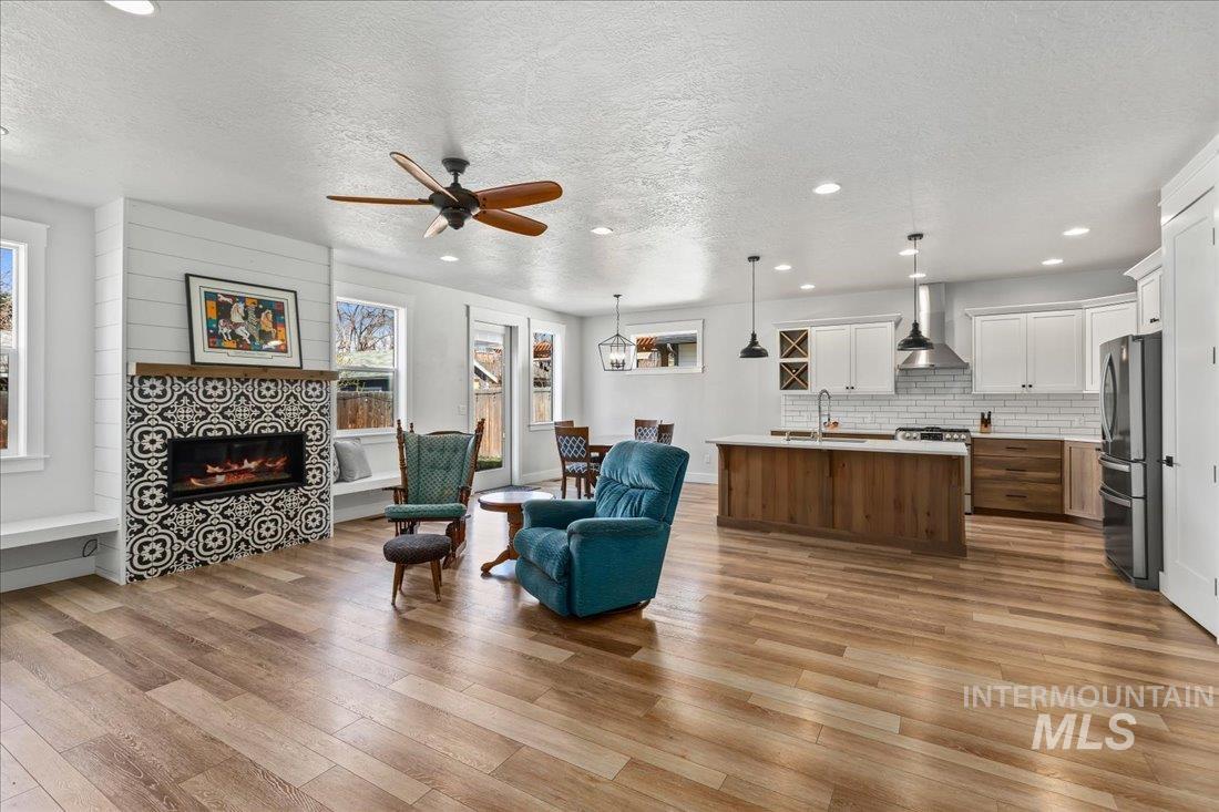 5034 W Alamosa St.