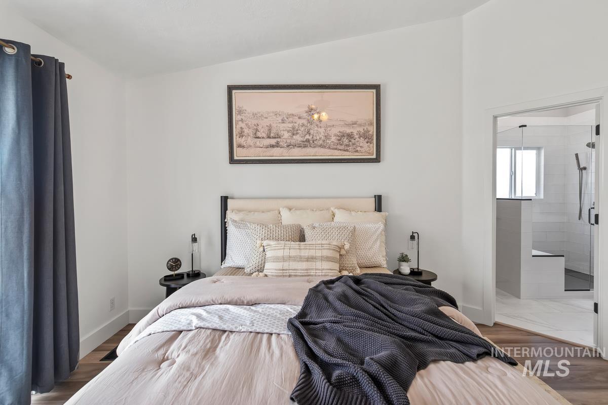 4227 N Waterford