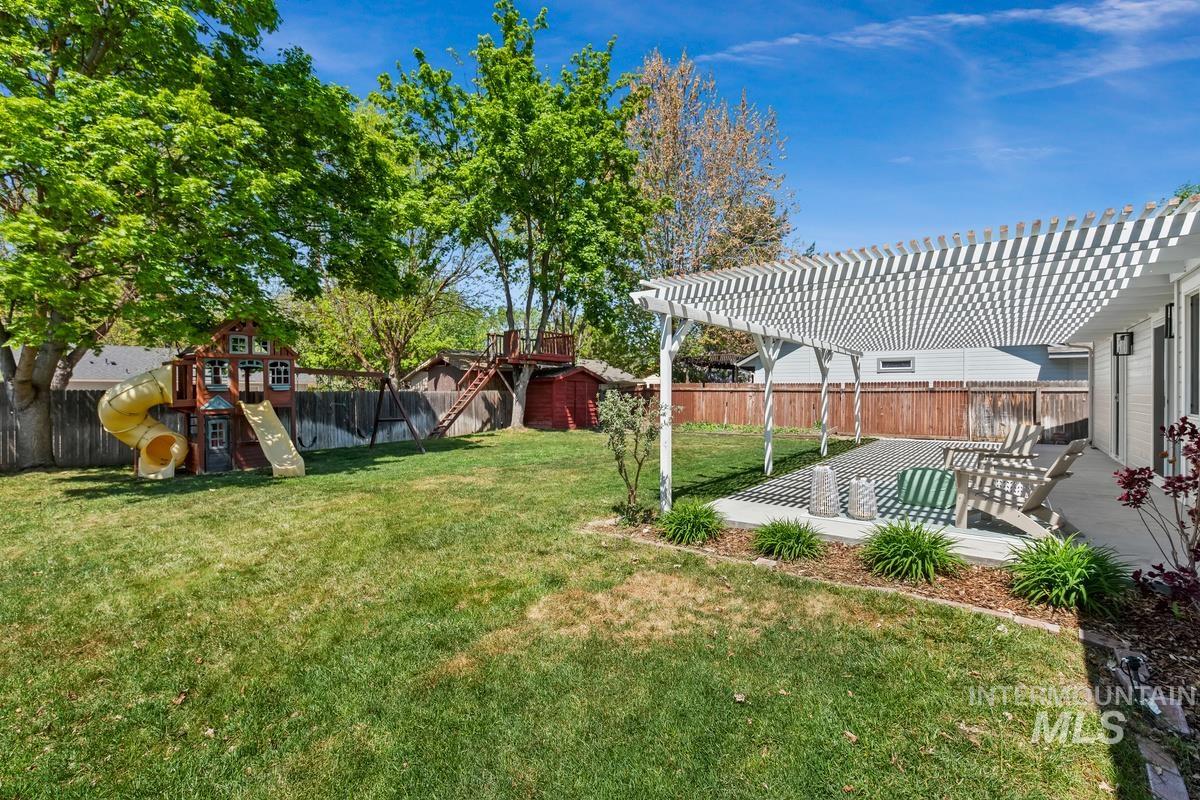 4227 N Waterford