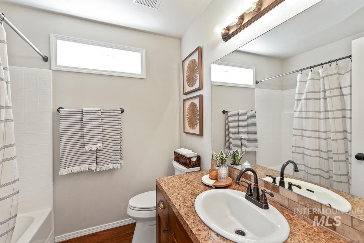 4227 N Waterford