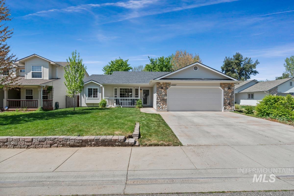 4227 N Waterford