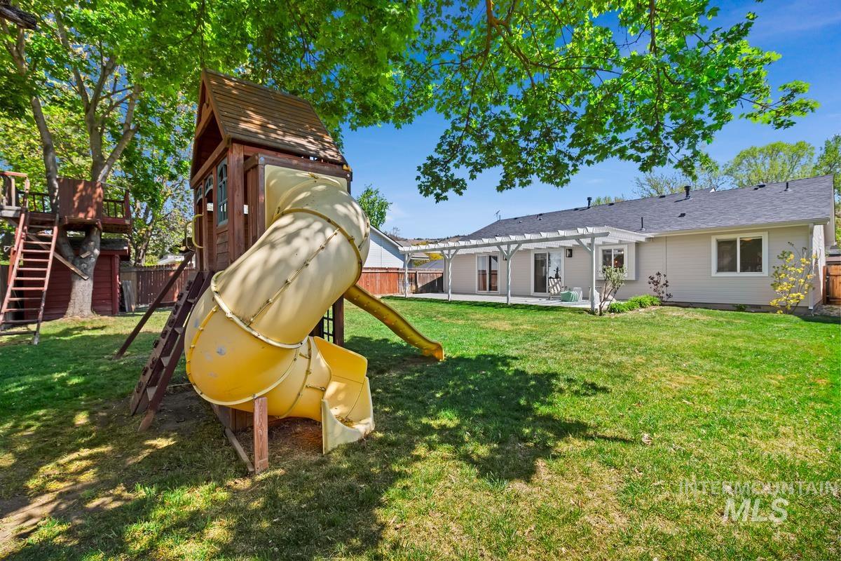 4227 N Waterford