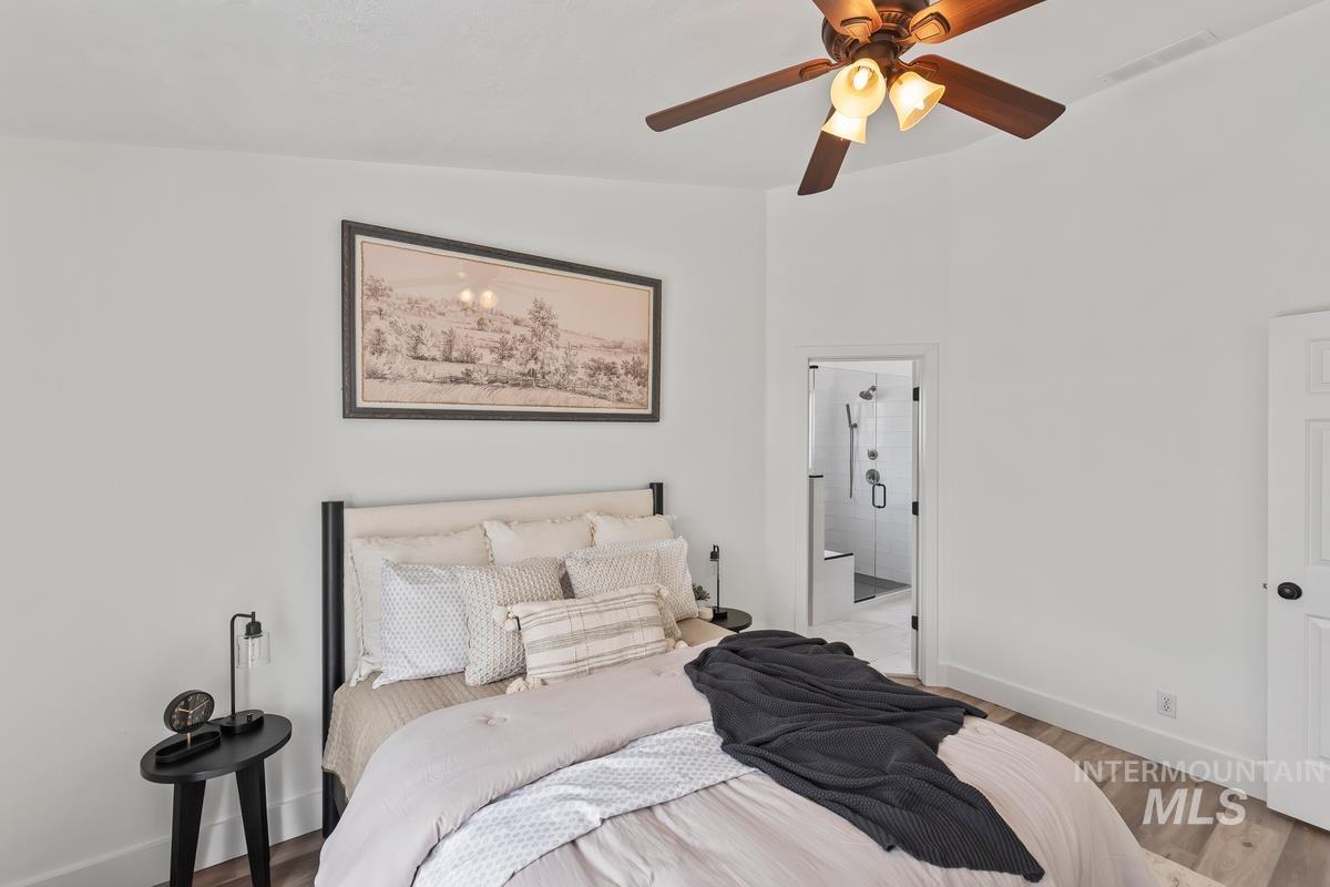 4227 N Waterford