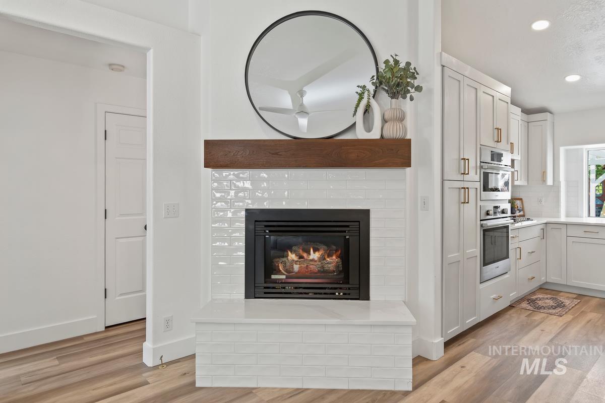 4227 N Waterford