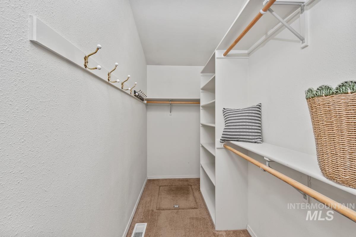4227 N Waterford