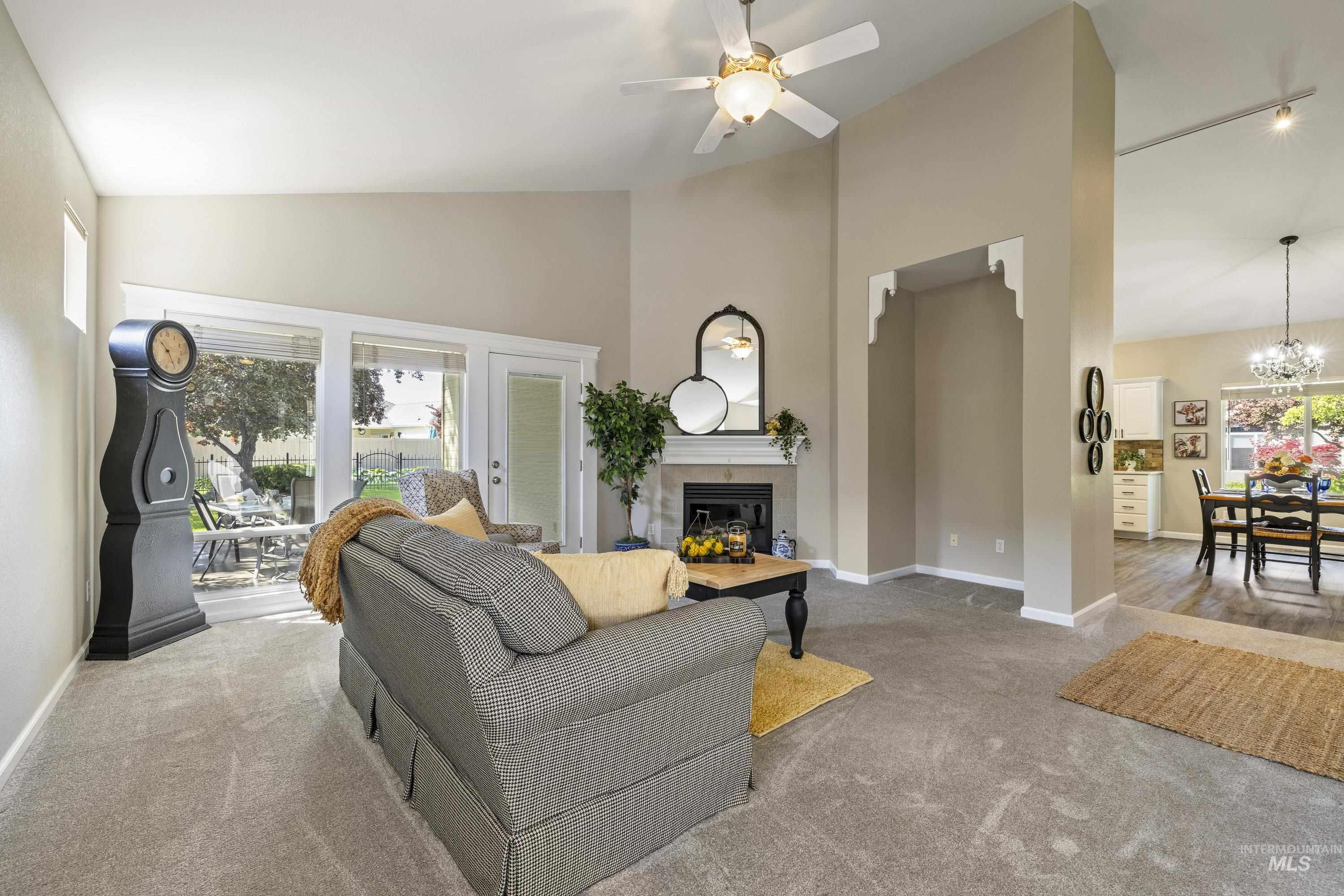 4487 Bunker Ln