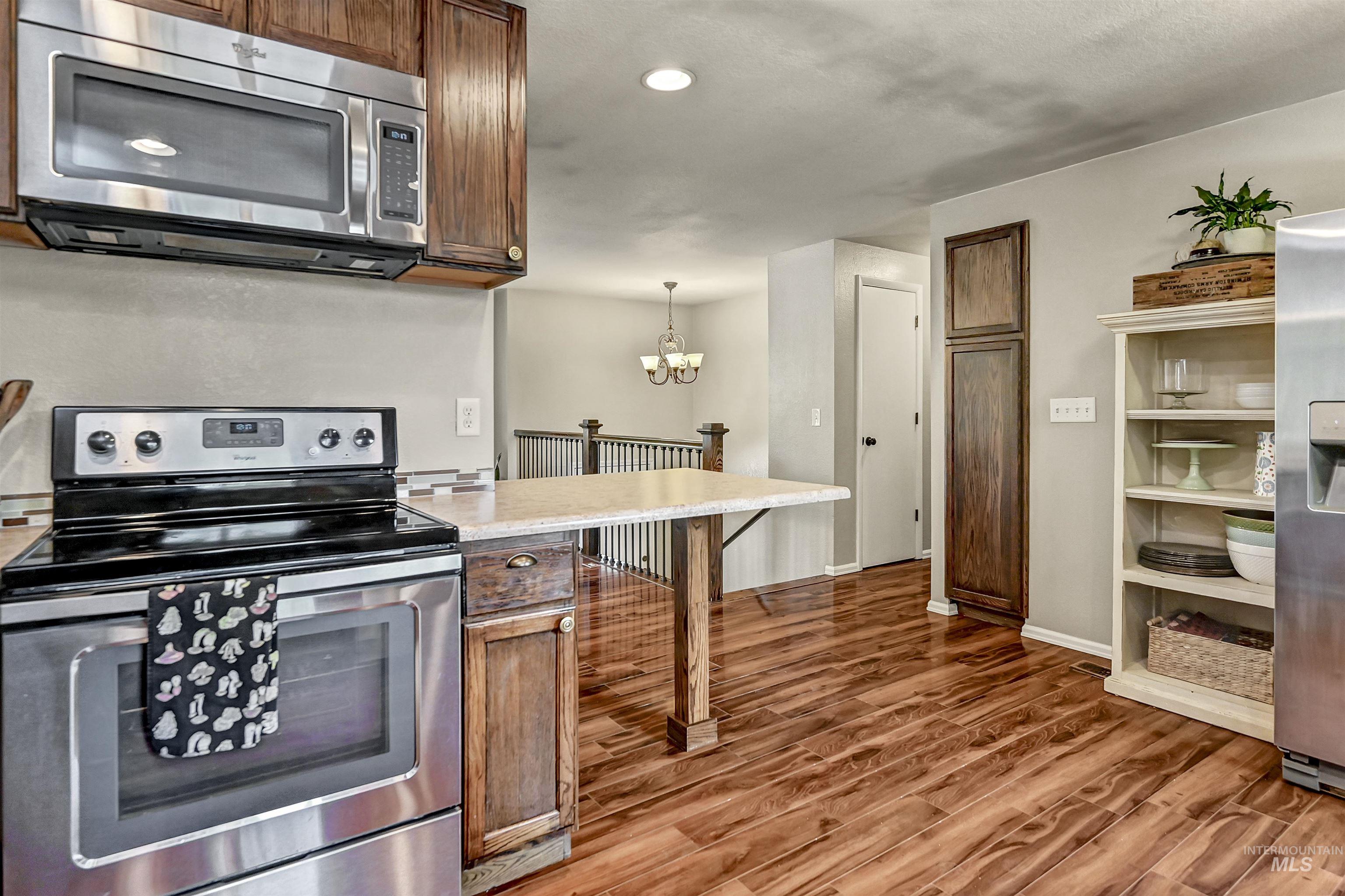 9411 W Linfield