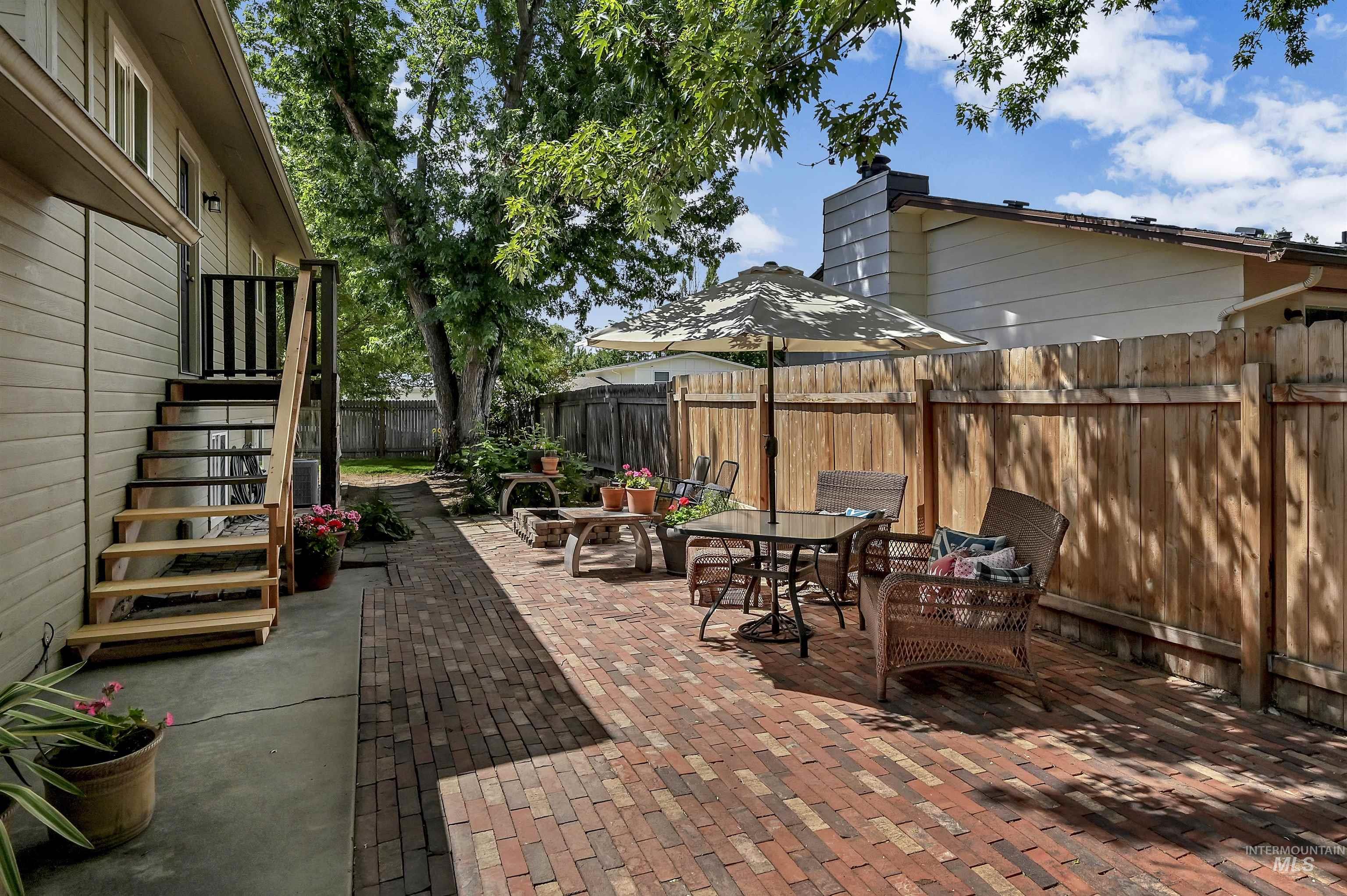 9411 W Linfield
