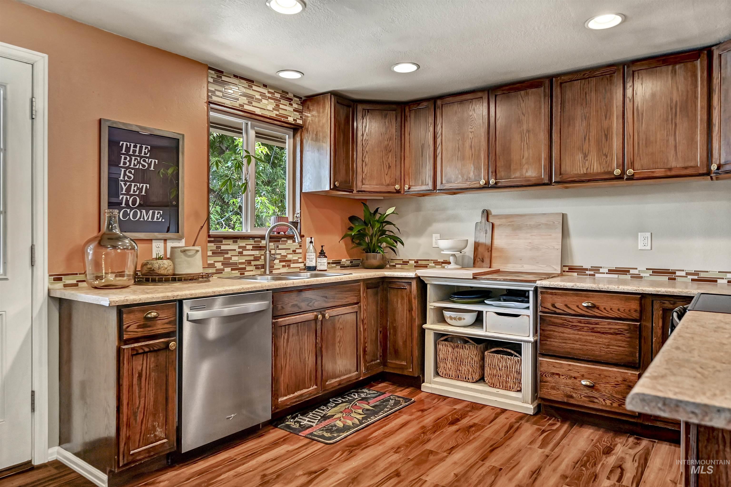 9411 W Linfield