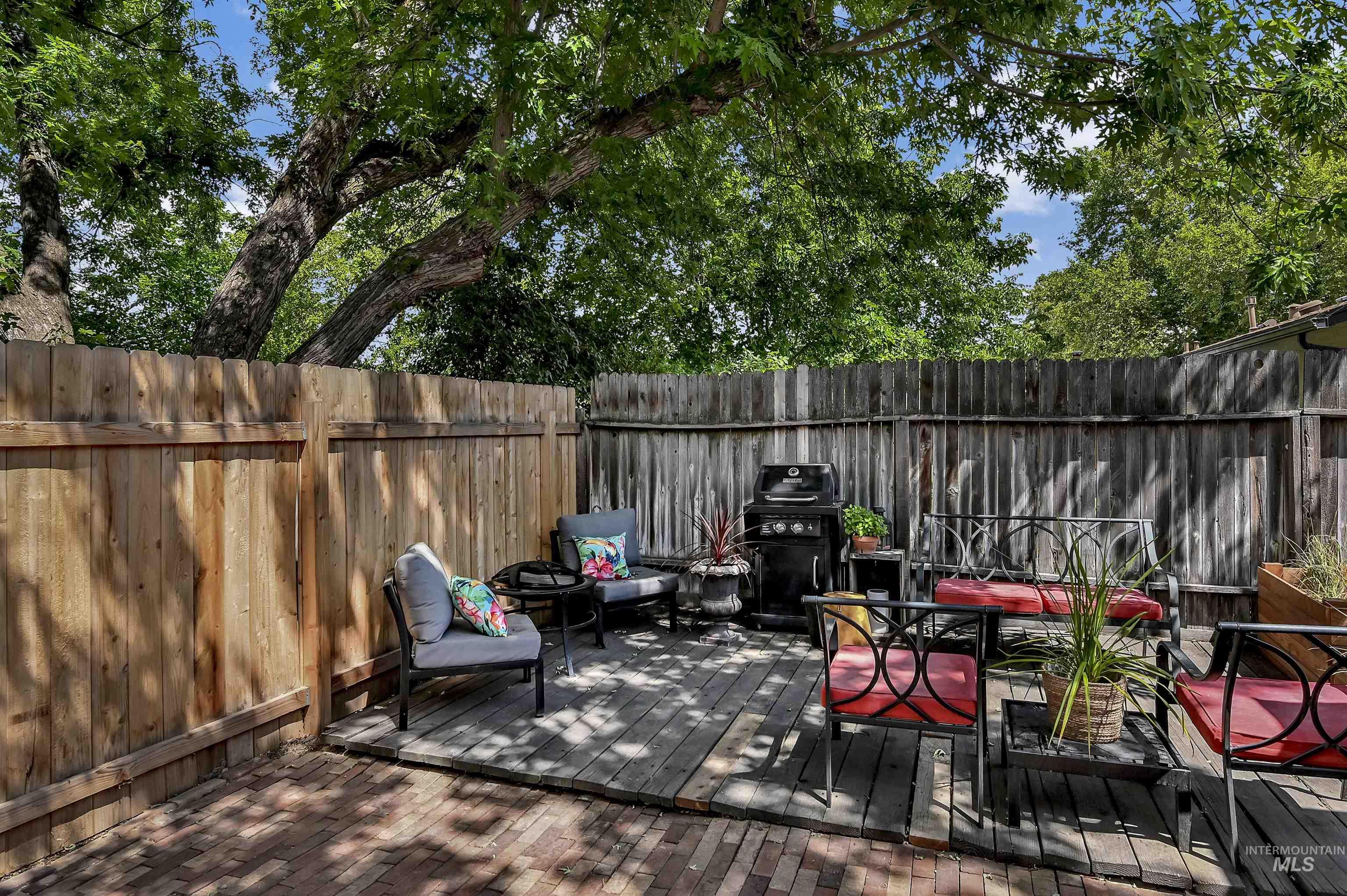 9411 W Linfield