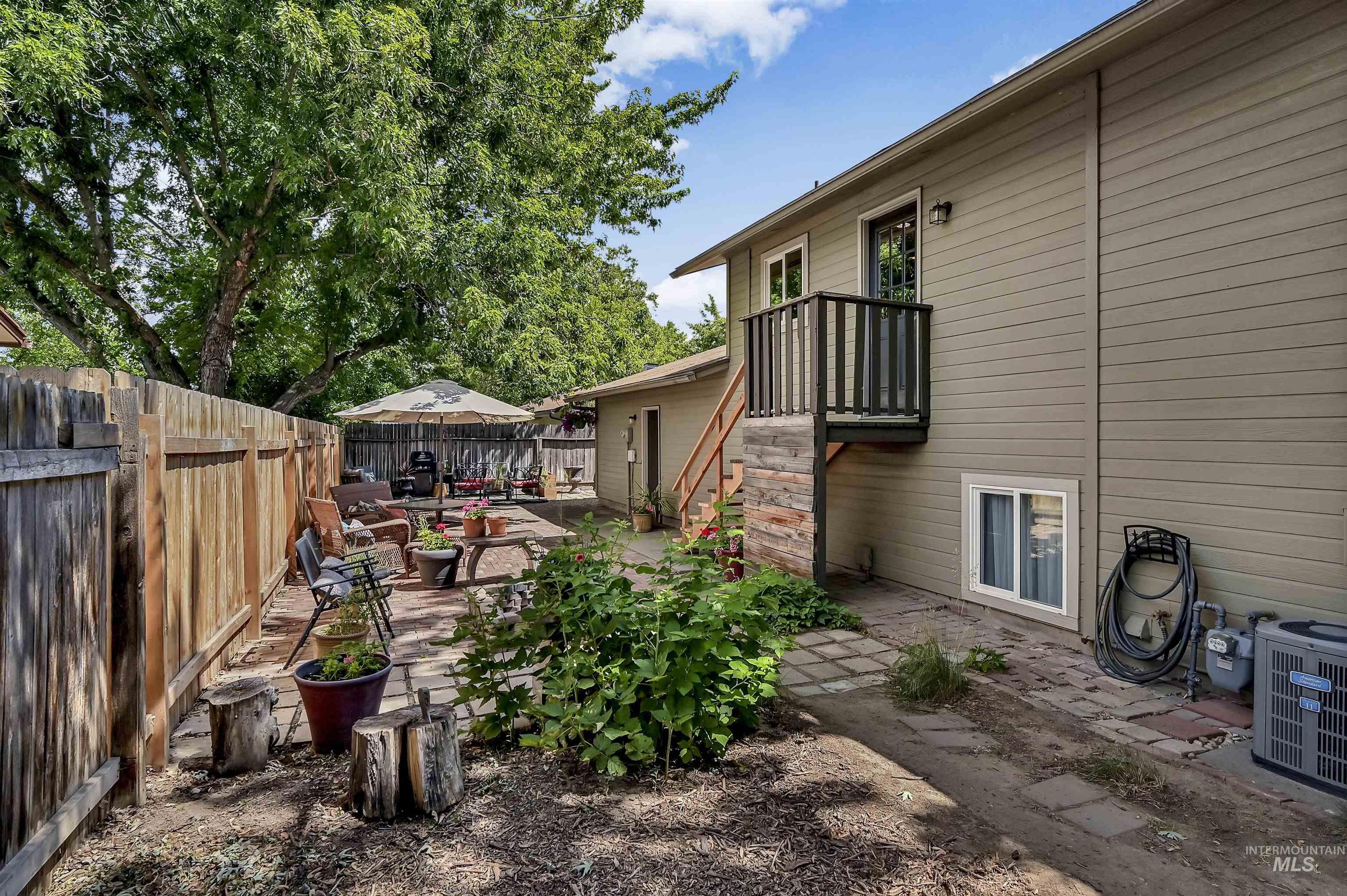 9411 W Linfield