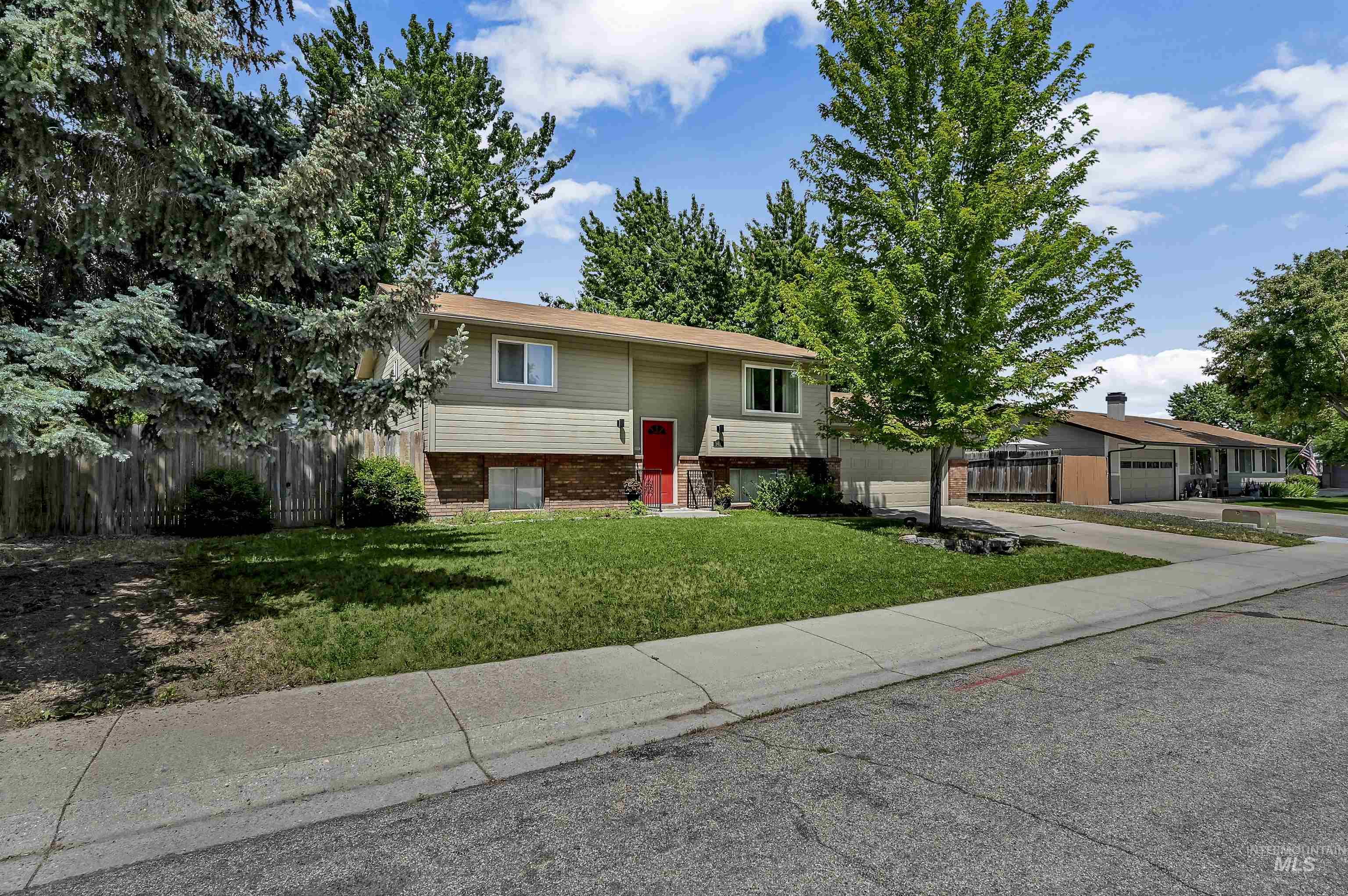 9411 W Linfield