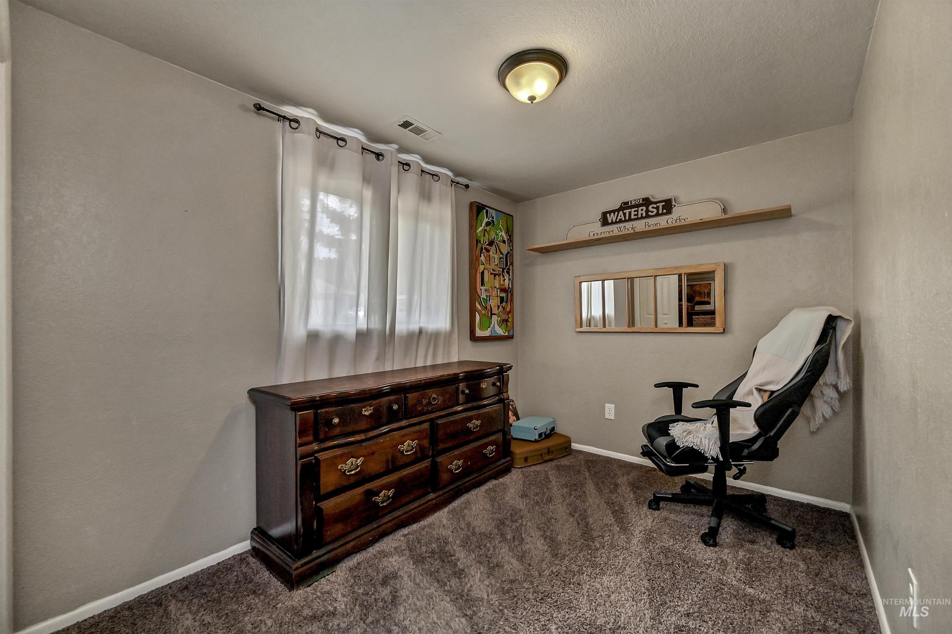 9411 W Linfield