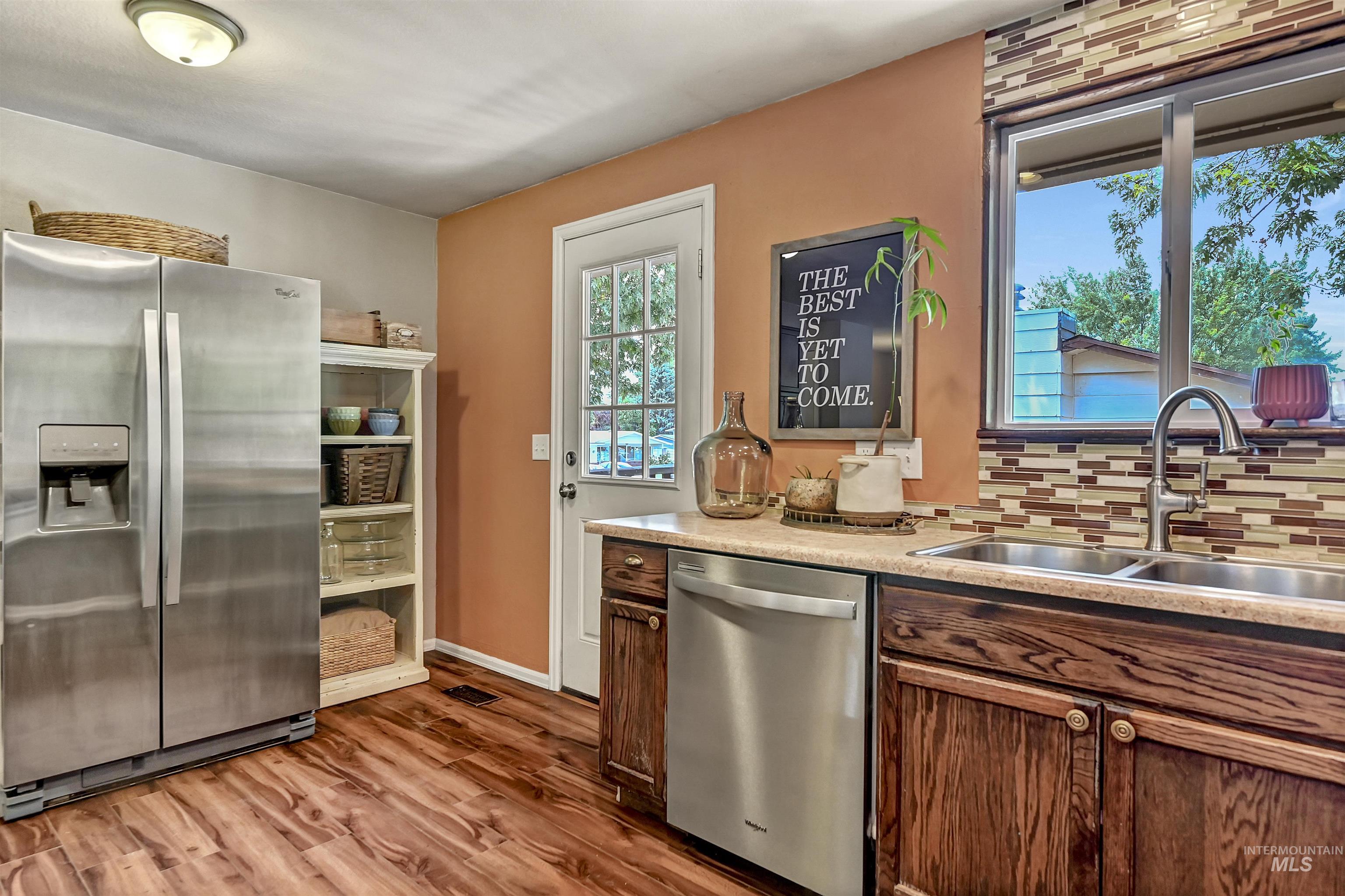 9411 W Linfield