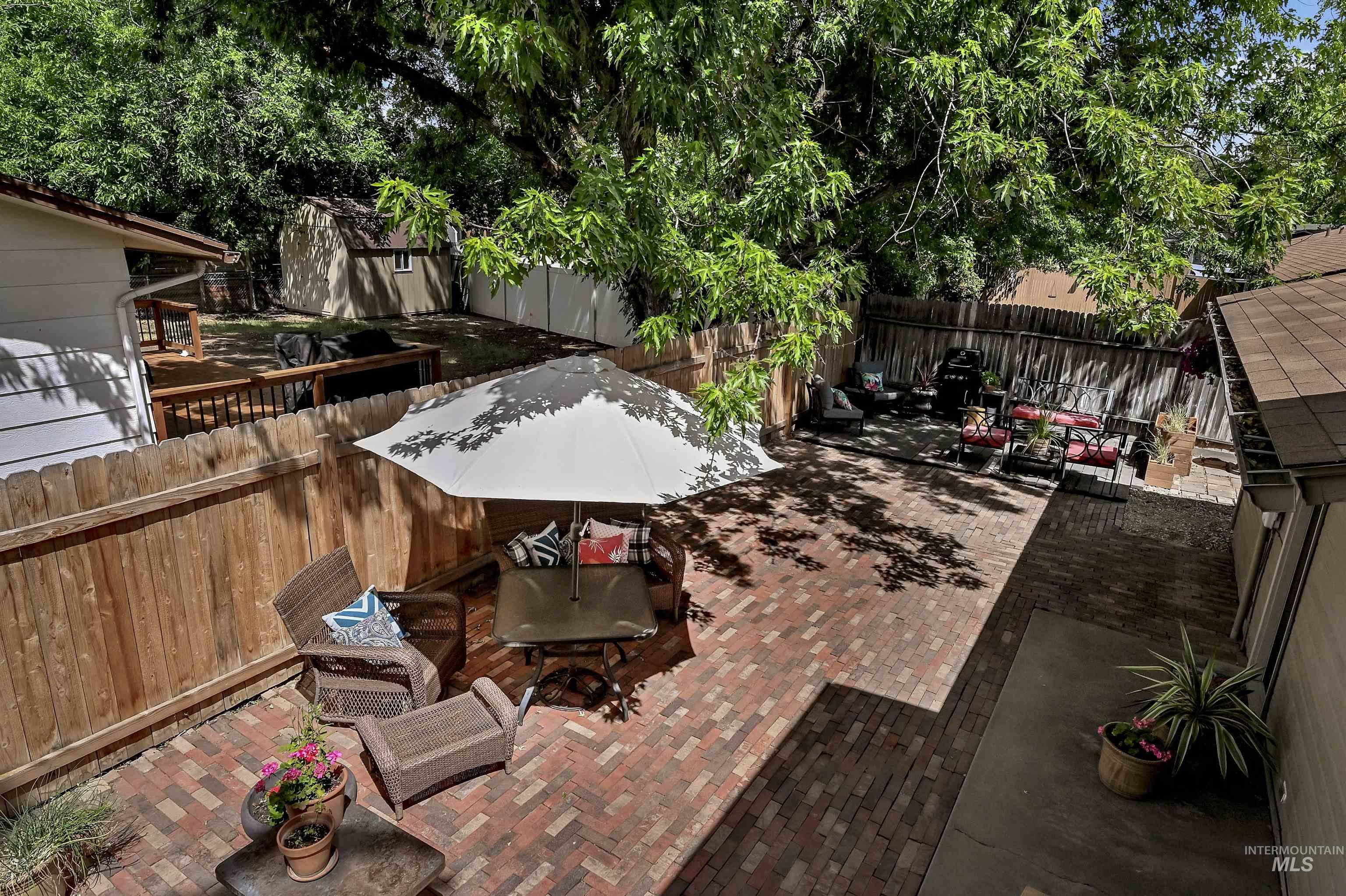 9411 W Linfield