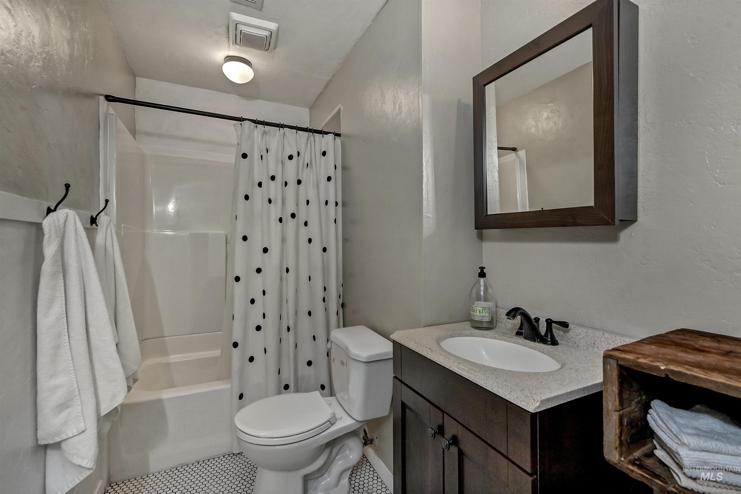 9411 W Linfield