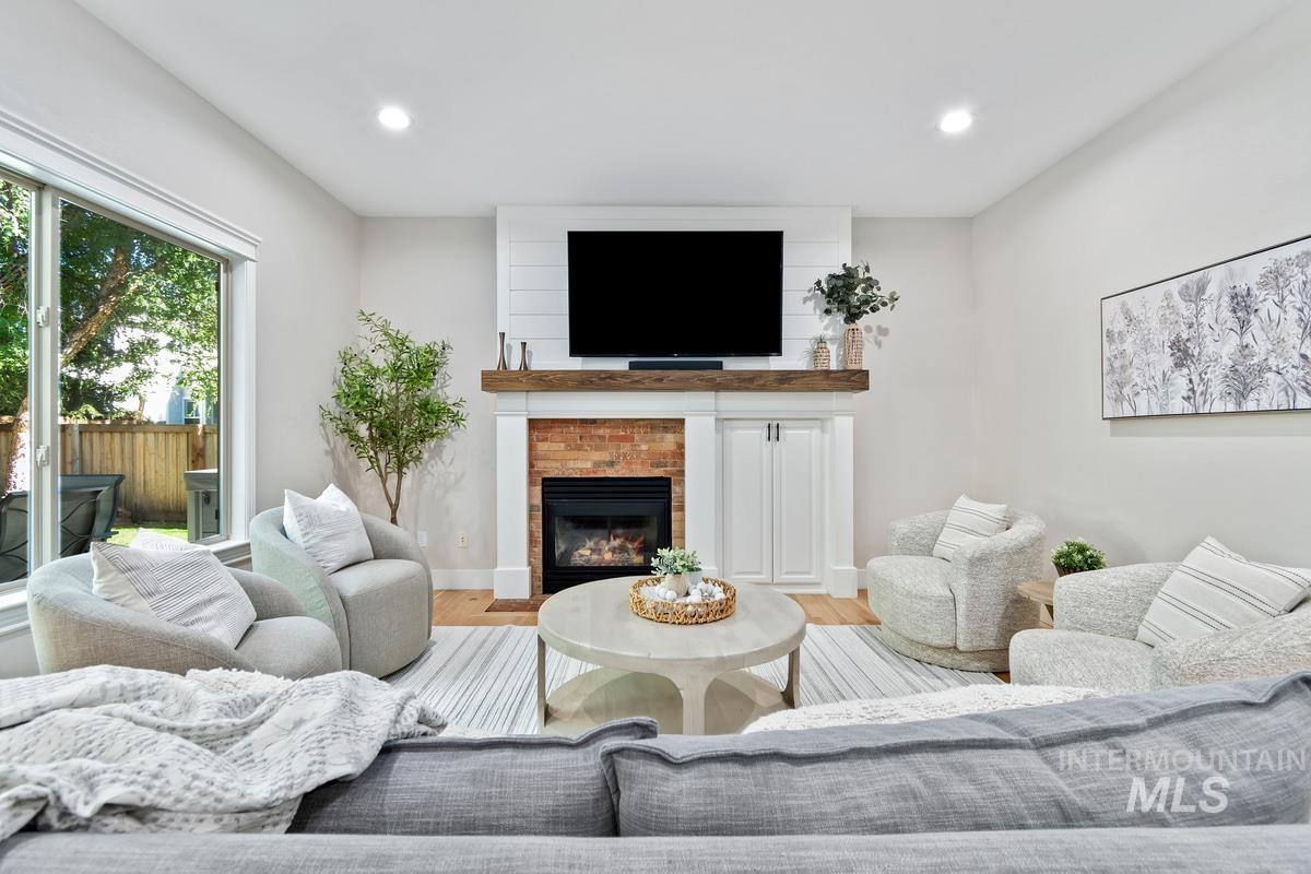 5350 E Softwood