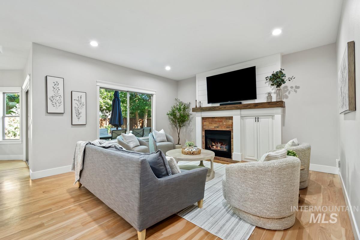 5350 E Softwood