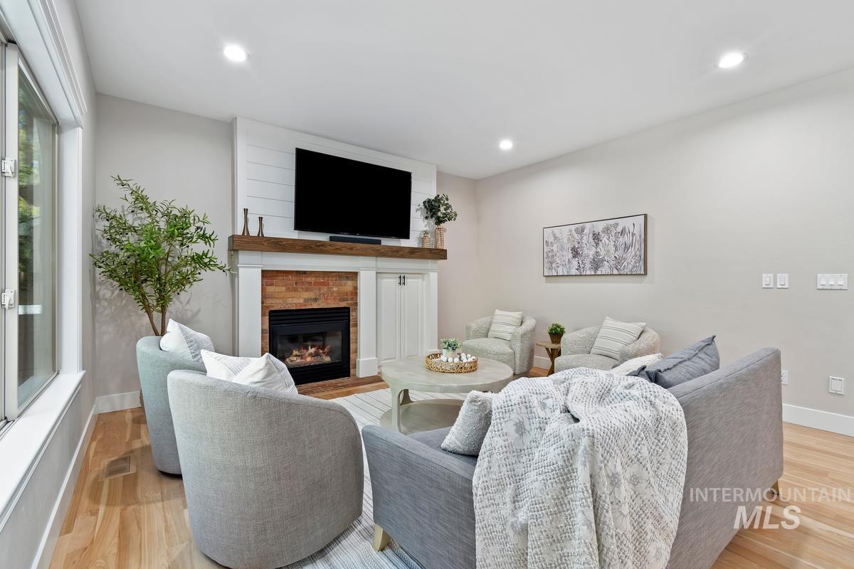 5350 E Softwood