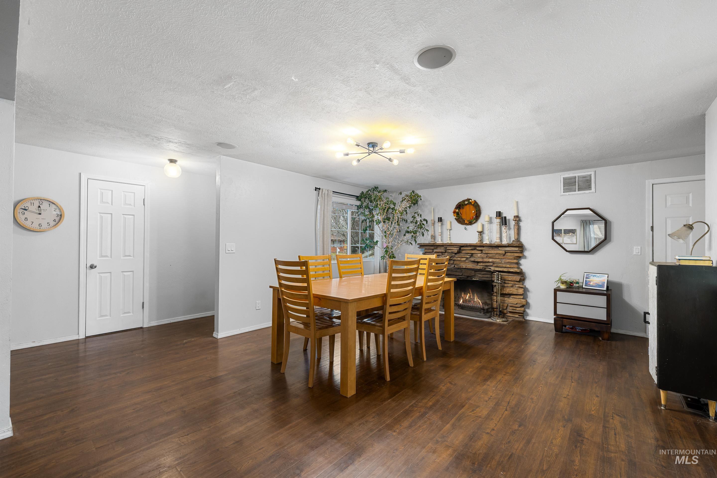 3333 N Pepperwood Dr
