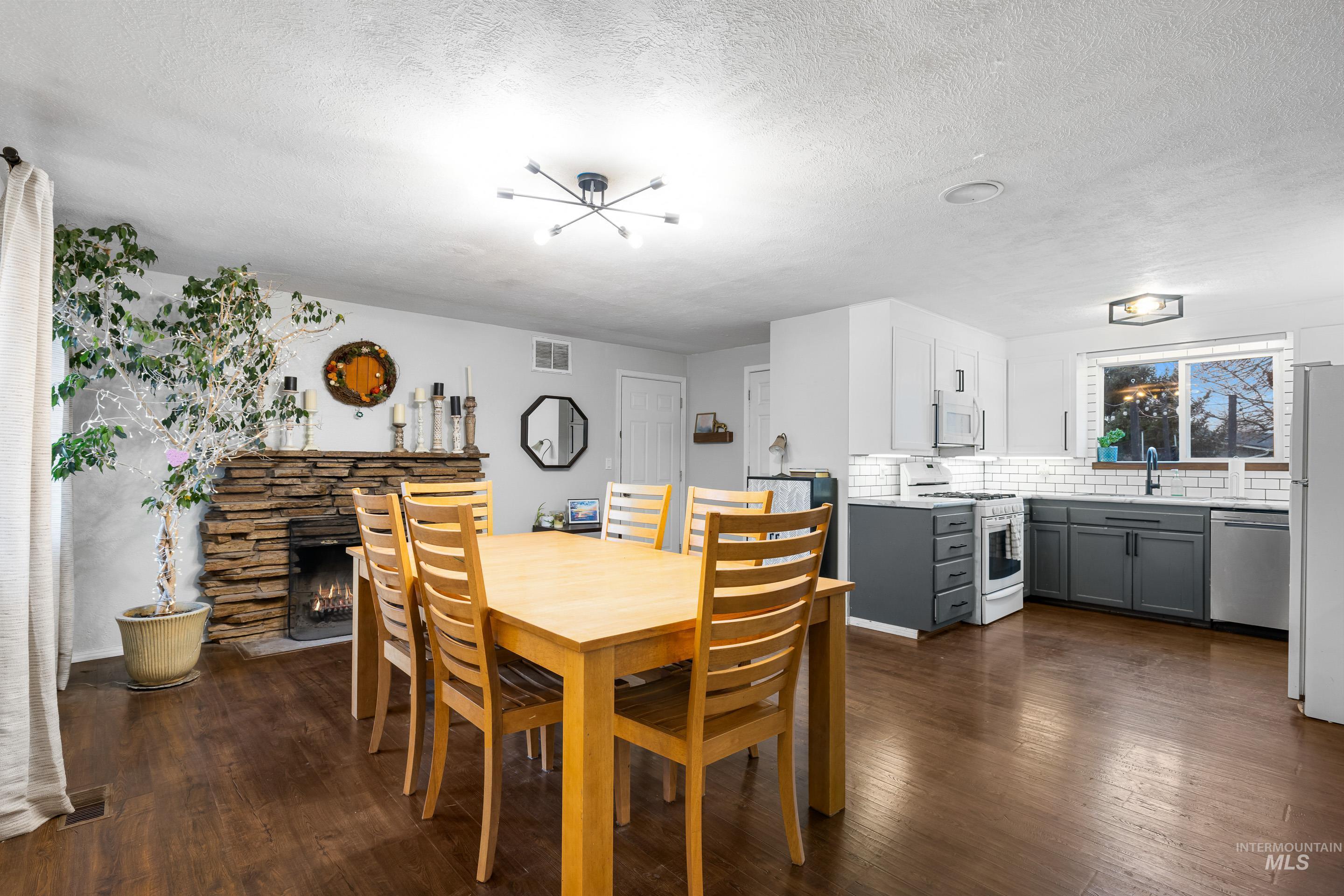 3333 N Pepperwood Dr