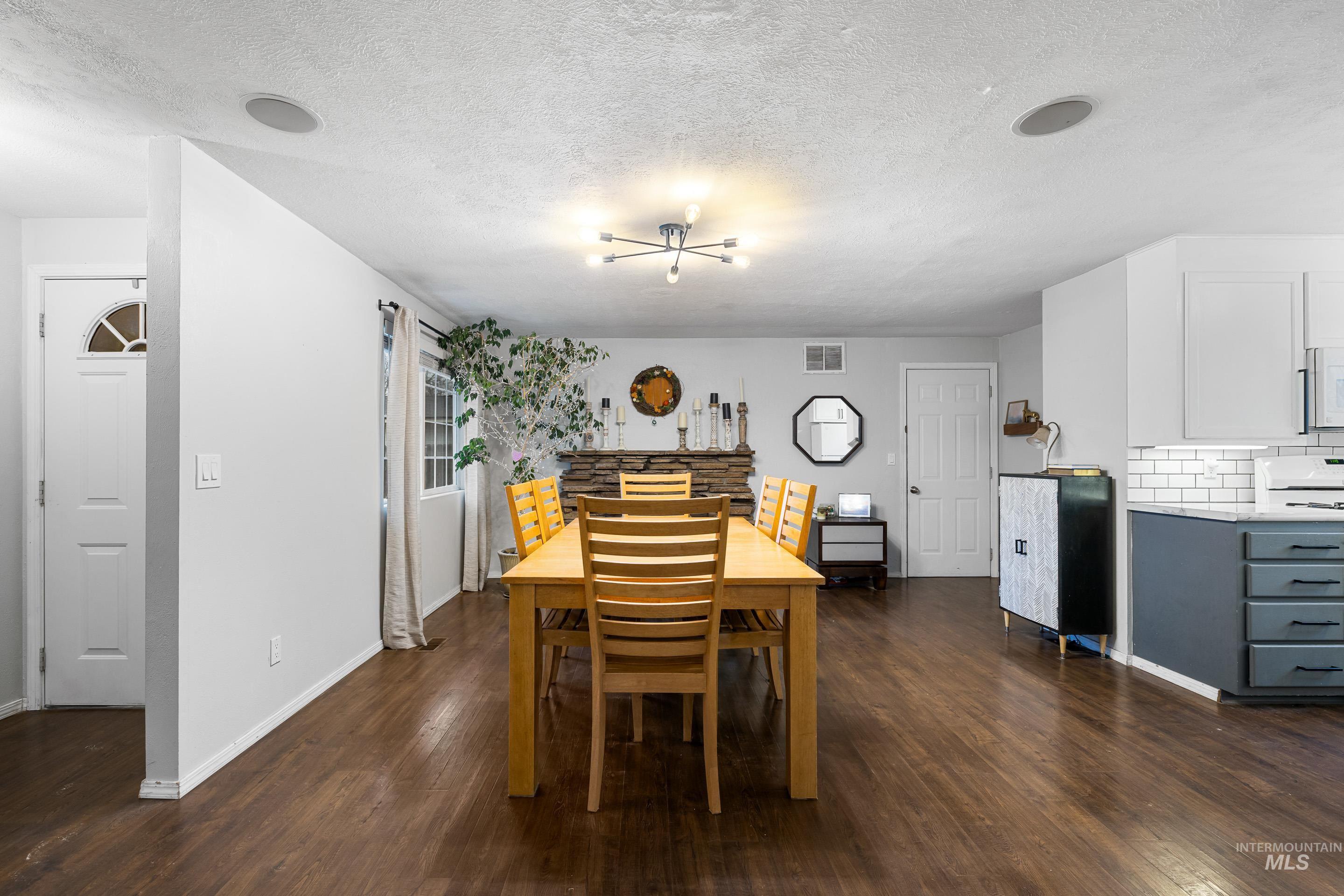 3333 N Pepperwood Dr