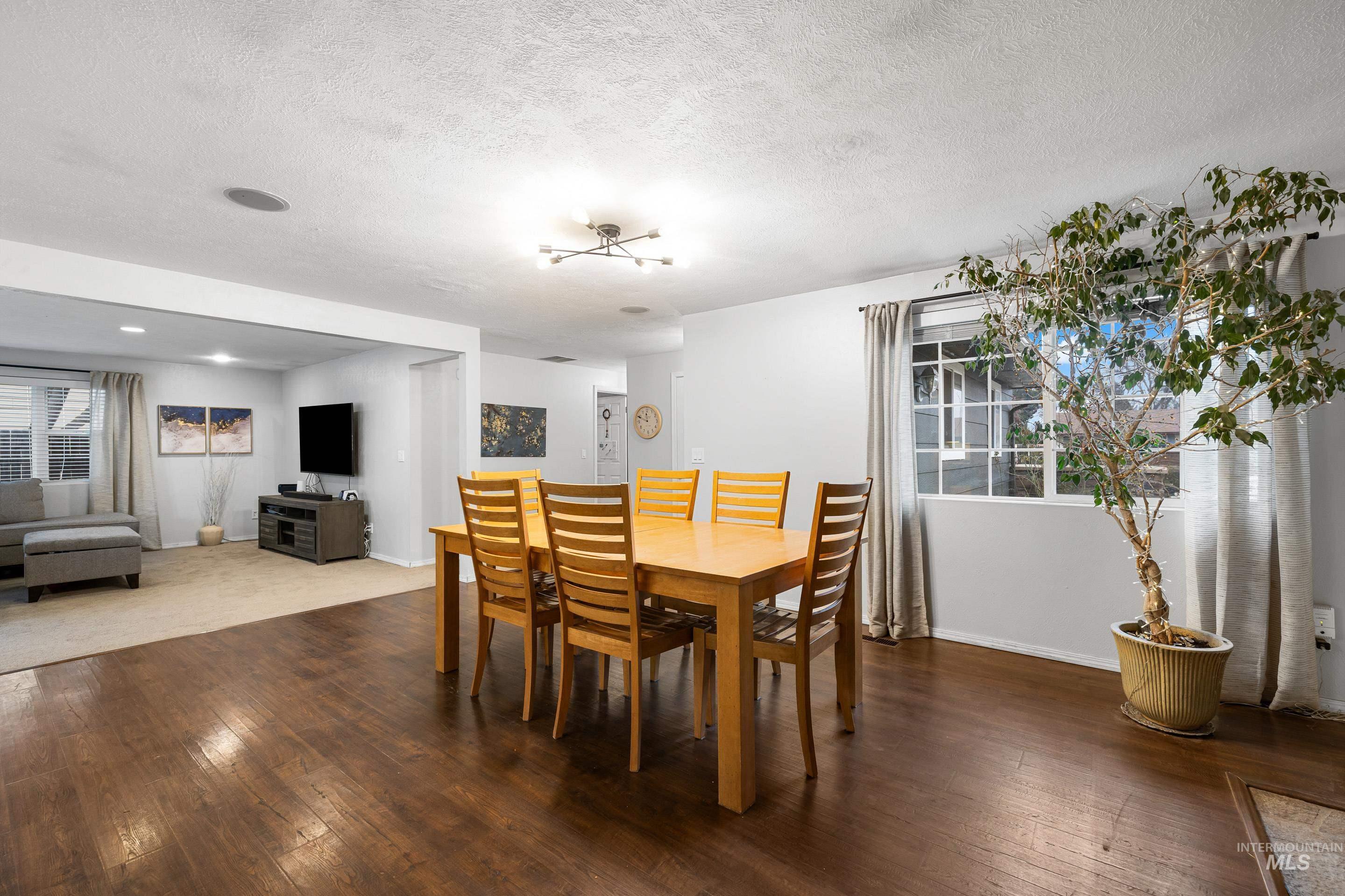 3333 N Pepperwood Dr