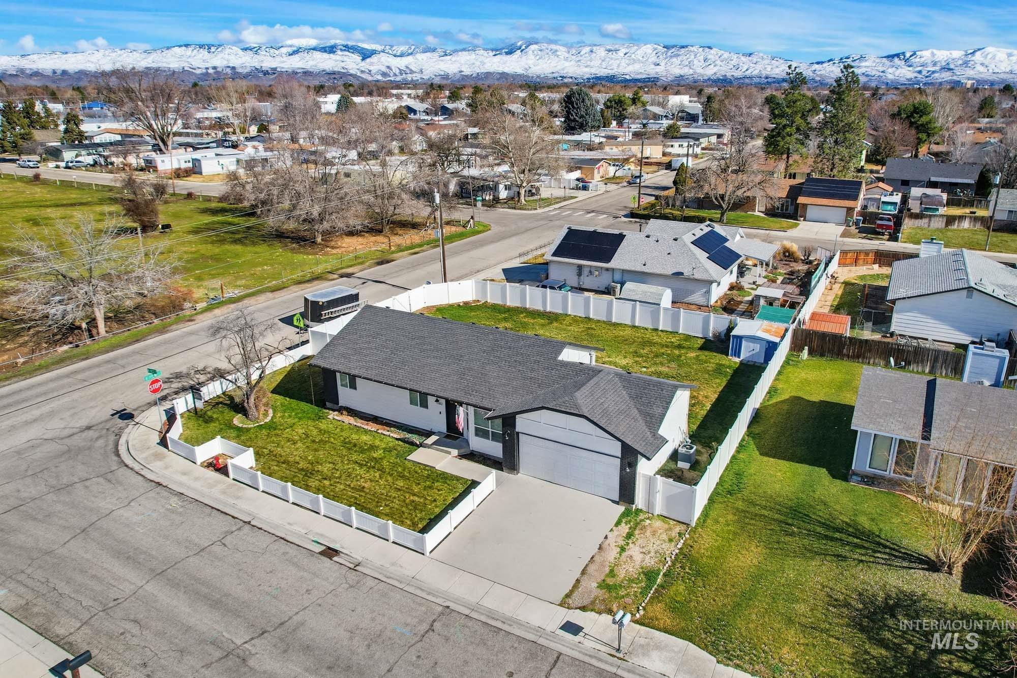 1182 N Iris Ave