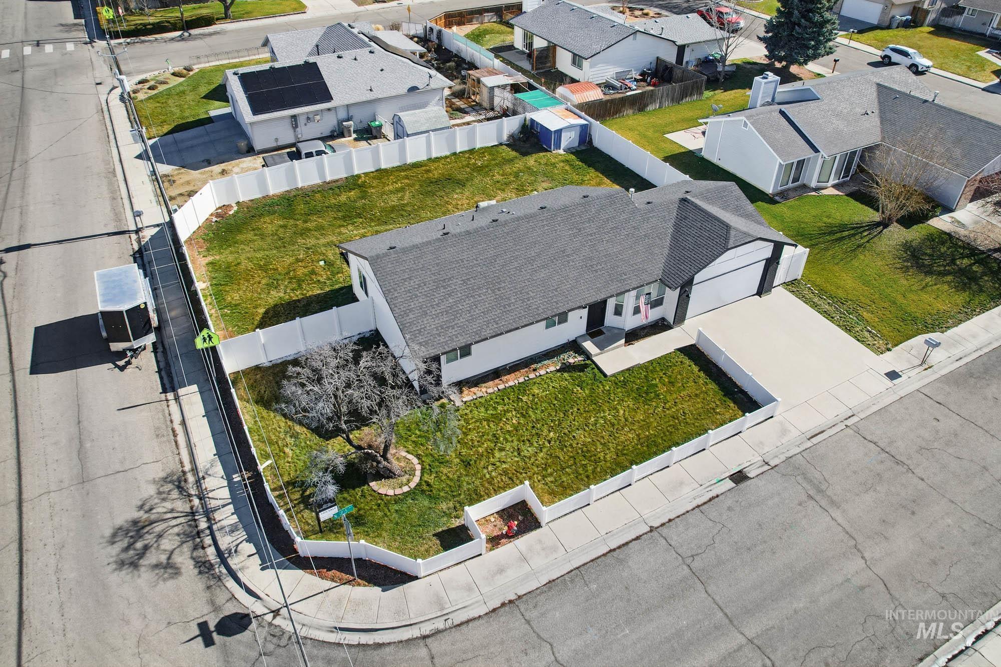 1182 N Iris Ave