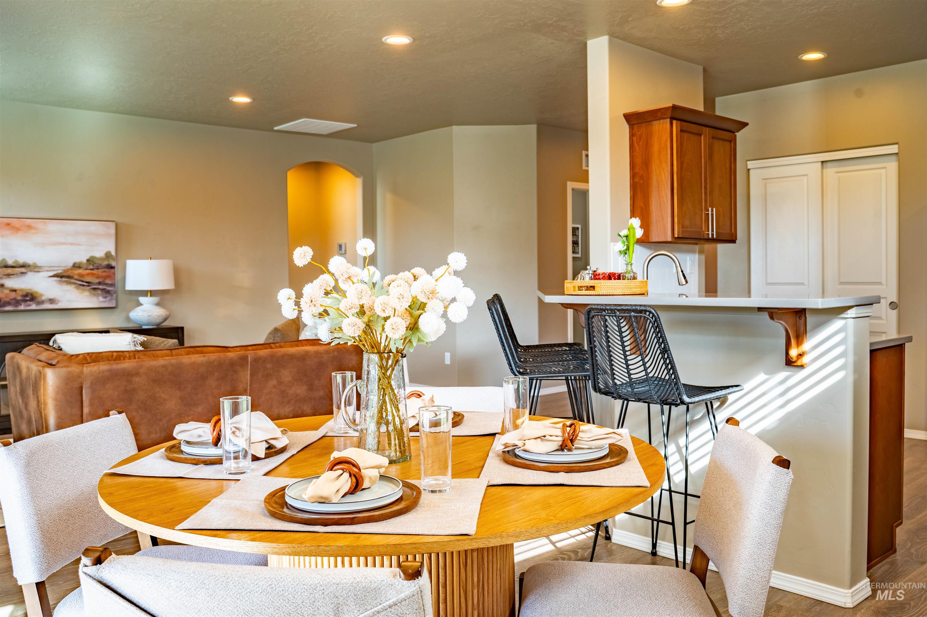 6207 W Mattawa