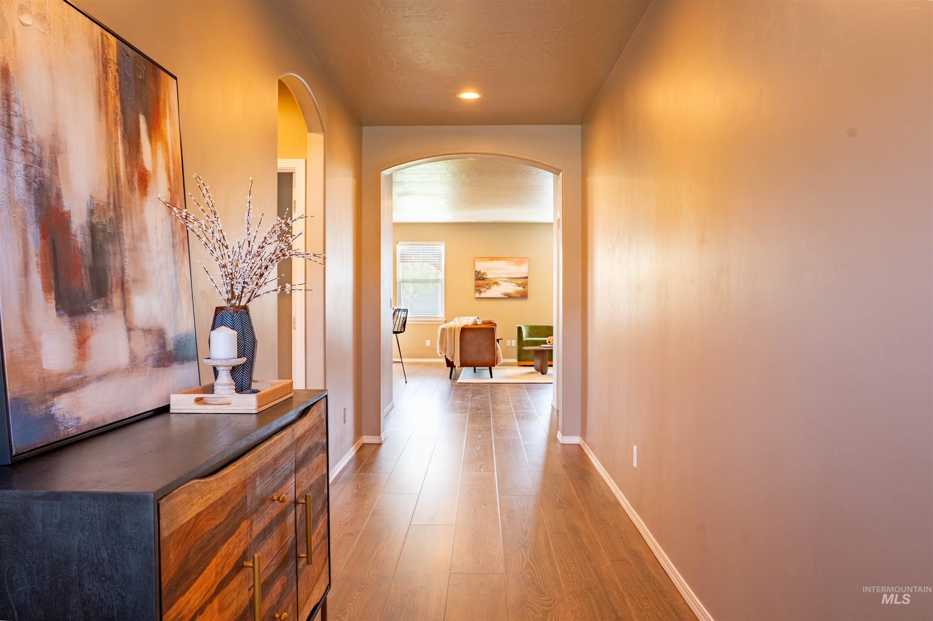 6207 W Mattawa