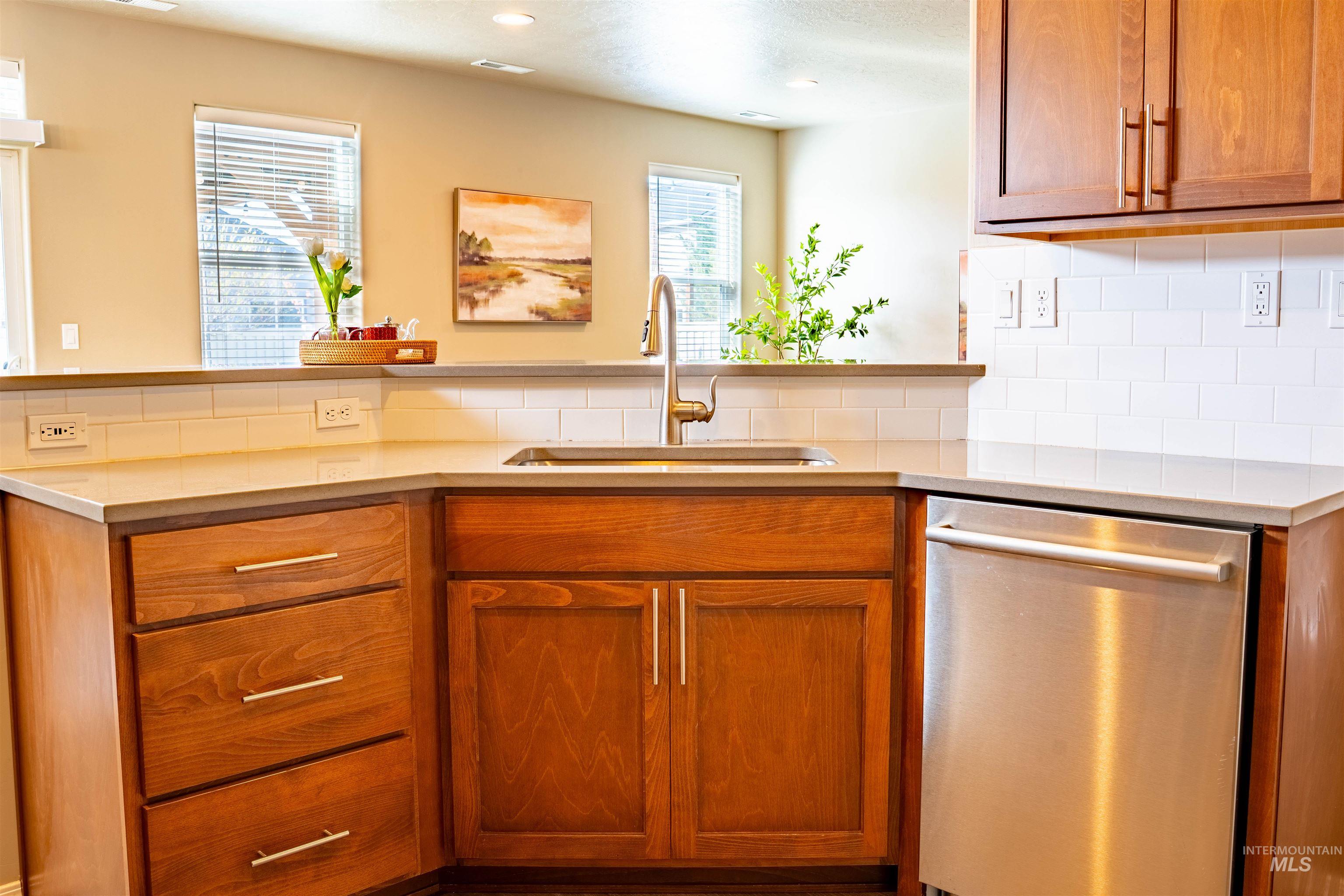 6207 W Mattawa