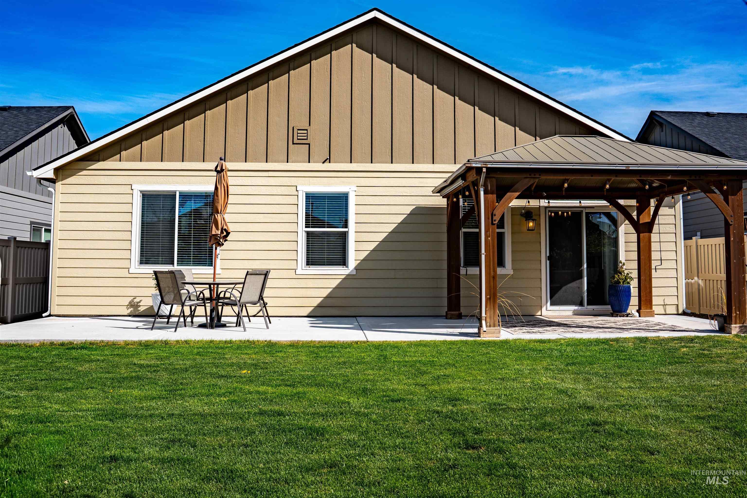 6207 W Mattawa