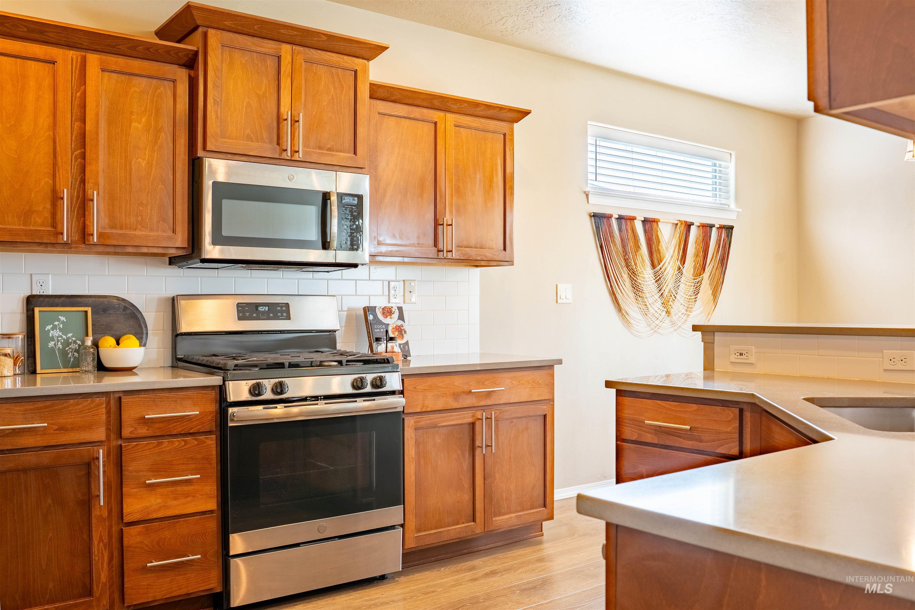 6207 W Mattawa