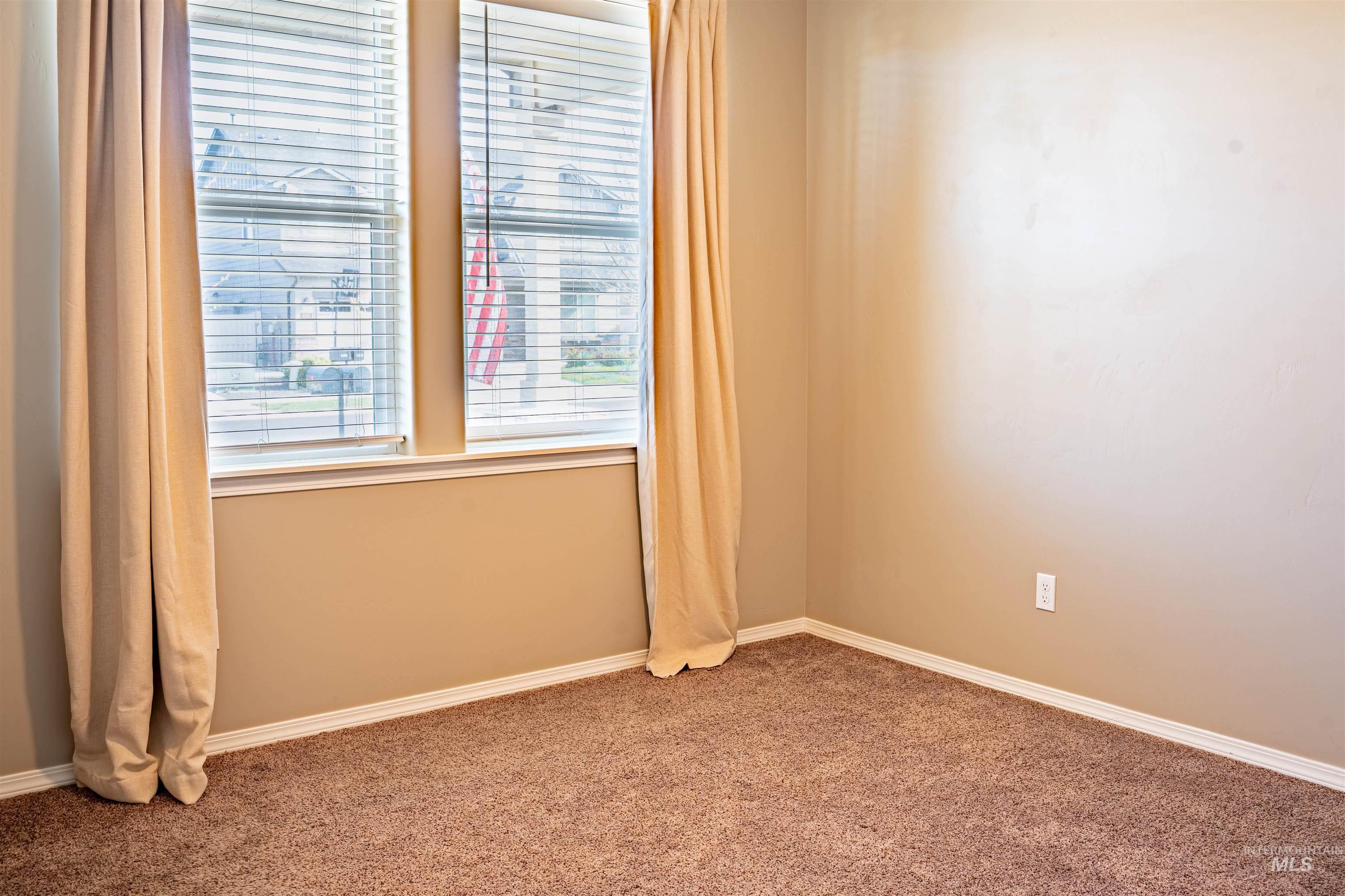 6207 W Mattawa