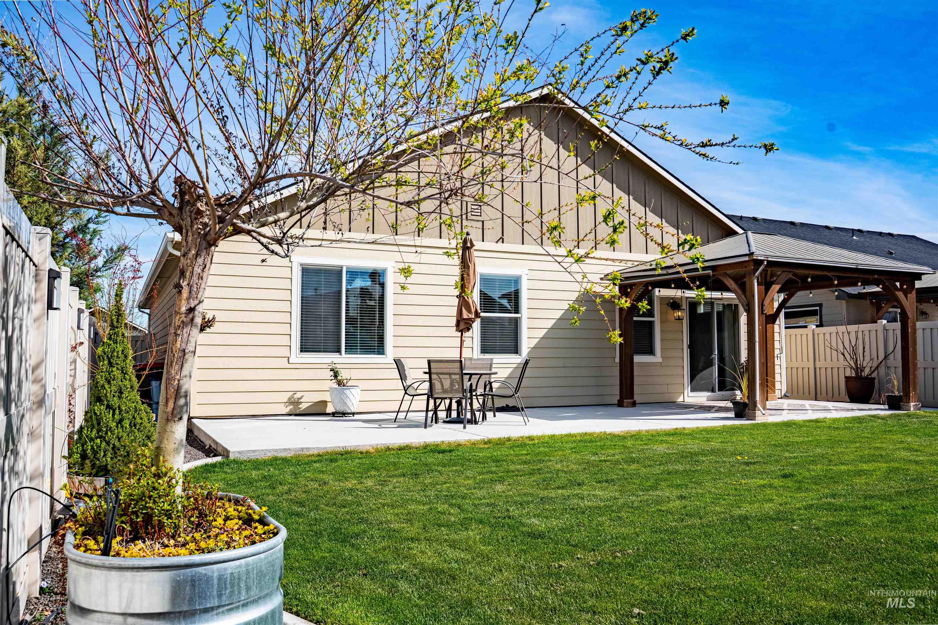 6207 W Mattawa
