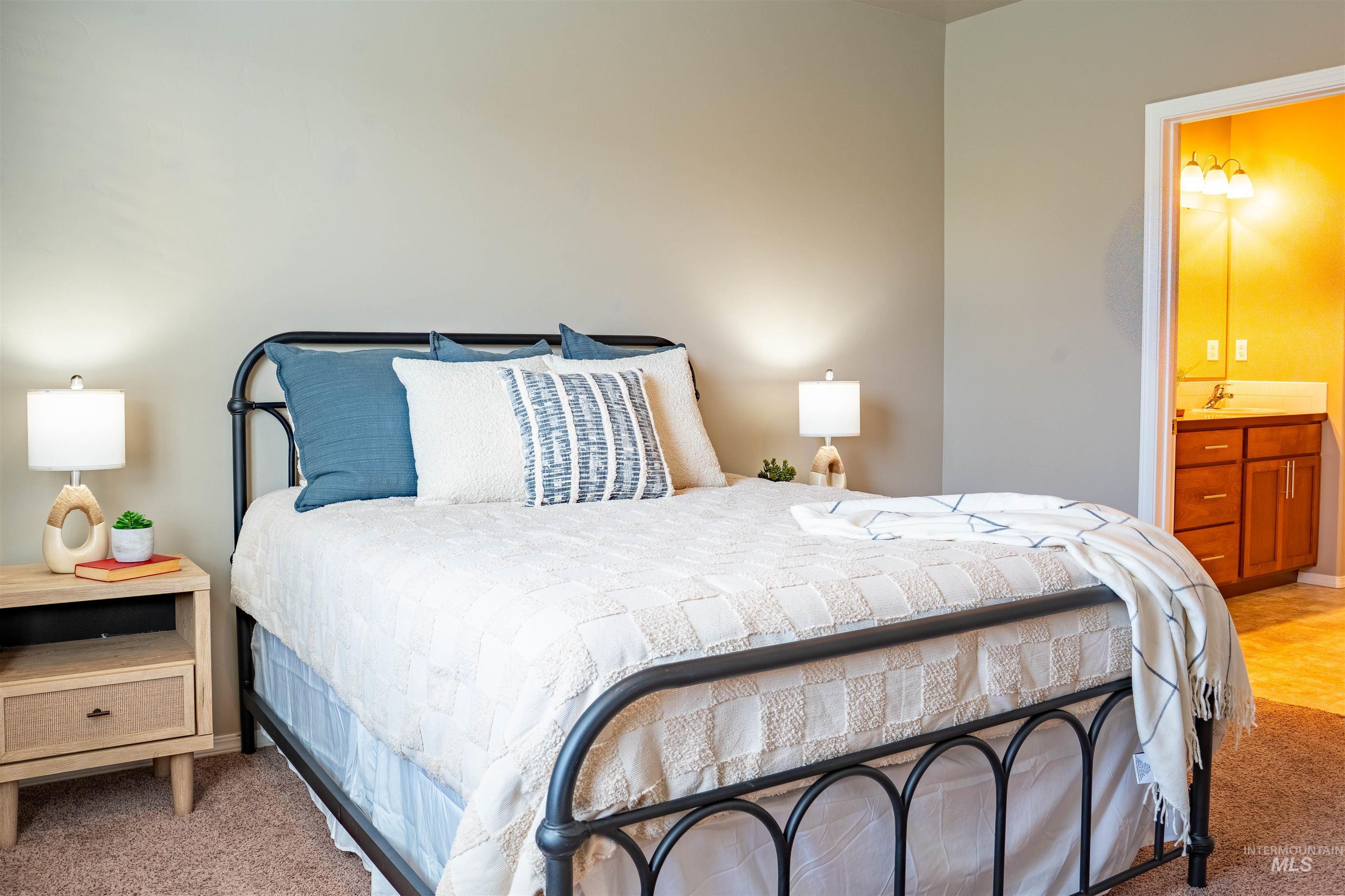 6207 W Mattawa